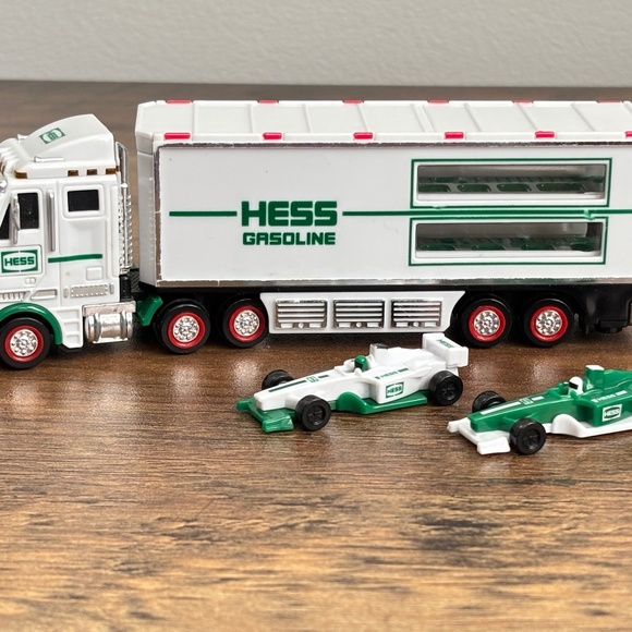 HESS MINI Semi Gasoline Truck  & Two Racers Race Cars LIGHTS UP Ramp WORKS 2013 - Picture 1 of 14